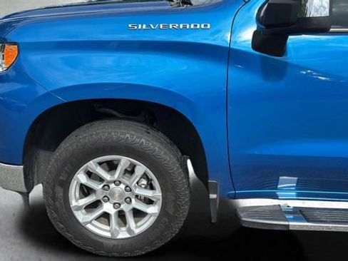 Used 2023 Chevrolet Silverado 1500 LT AWD/4WD image 32