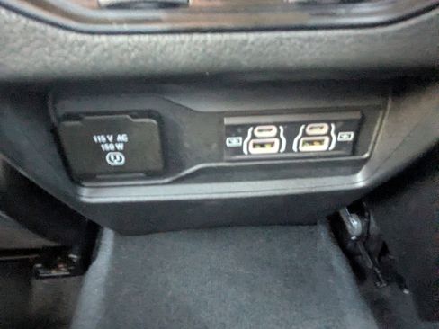 Used 2025 Jeep Grand Cherokee Altitude image 16