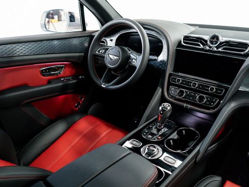 New 2025 Bentley Bentayga image 28