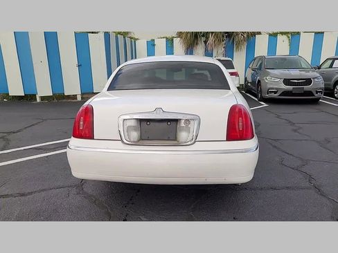 Used 2001 Lincoln Town Car Executive image 20