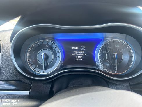 Used 2023 Chrysler 300 Touring image 23