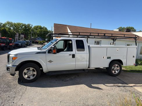 Used 2016 Ford F350 XLT w/ XLT Interior Package RWD image 4