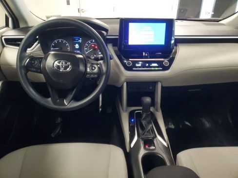 Used 2025 Toyota Corolla Cross L image 9