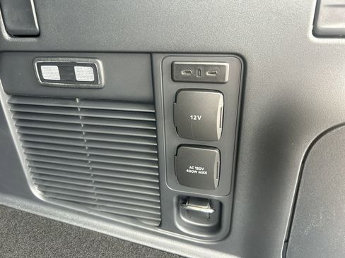 New 2025 Ford Expedition Active image 15