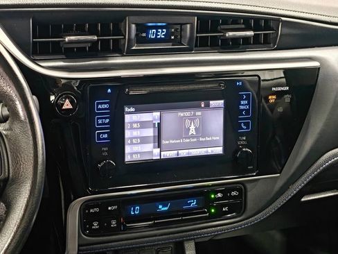 Used 2017 Toyota Corolla SE FWD image 6