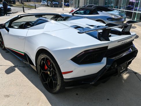 Used 2018 Lamborghini Huracan Performante image 50