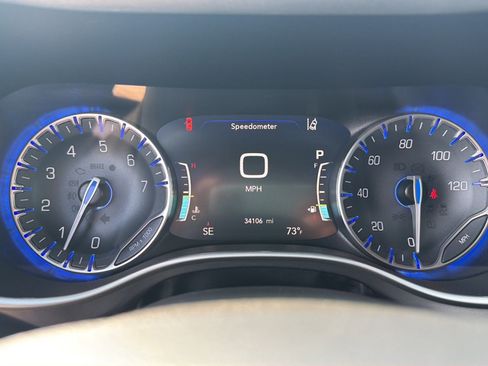 Used 2025 Chrysler Pacifica Select FWD image 10