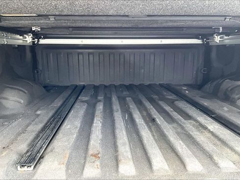 Used 2018 Nissan Titan SL AWD/4WD image 8