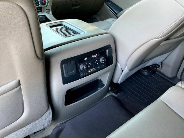Used 2016 GMC Yukon SLT w/ Premium Edition AWD/4WD image 12