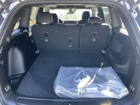 New 2025 Jeep Grand Cherokee Altitude image 23