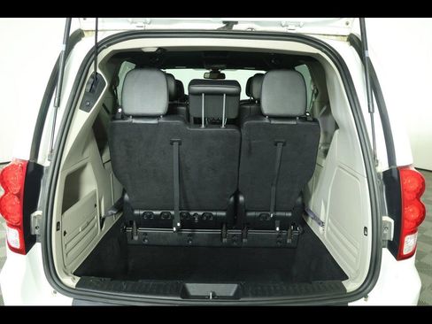 Used 2019 Dodge Grand Caravan SXT FWD image 7