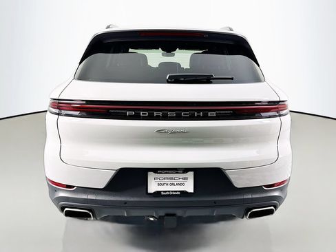 Certified 2025 Porsche Cayenne AWD/4WD image 10