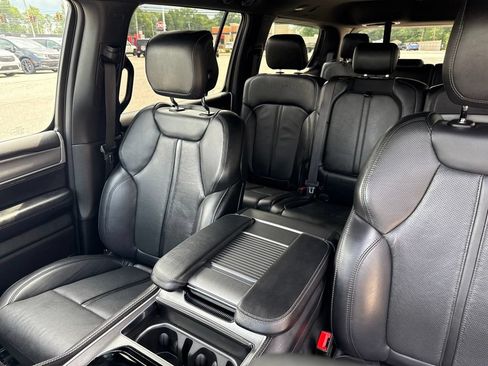 Used 2025 Jeep Wagoneer Series II w/ 8-Passenger Seating Package AWD/4WD image 36