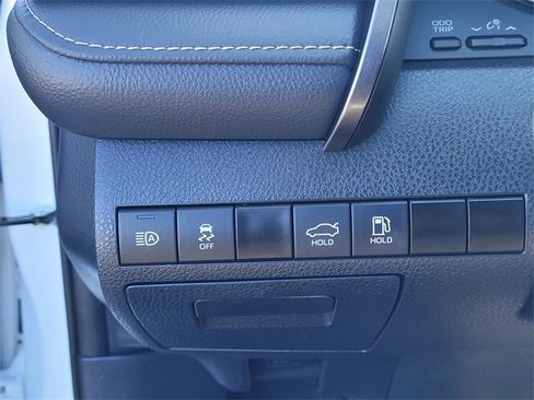 Used 2024 Toyota Camry SE image 23