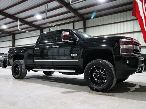 Used 2019 Chevrolet Silverado 2500 High Country w/ Duramax Plus Package AWD/4WD image 15