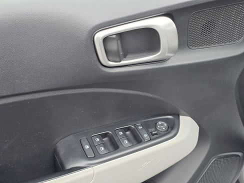 Used 2023 Hyundai Venue SEL image 30