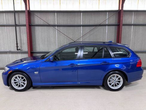 Used 2010 BMW 328i xDrive Wagon AWD/4WD image 5