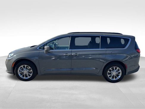 Used 2022 Chrysler Pacifica Touring-L image 2