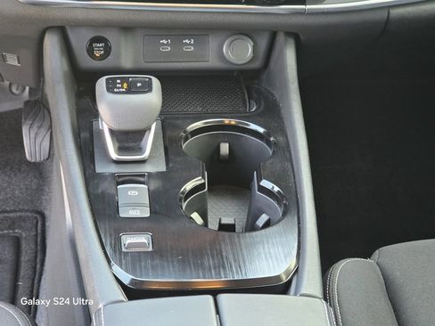 Used 2025 Nissan Rogue S image 29