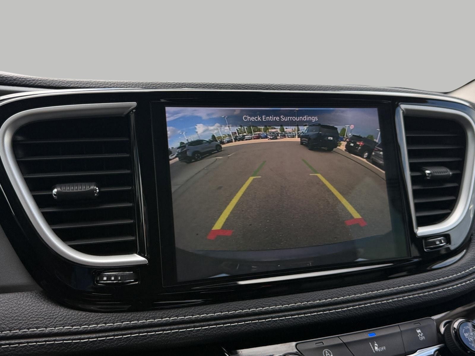 Used 2022 Chrysler Pacifica Touring-L AWD/4WD image 40