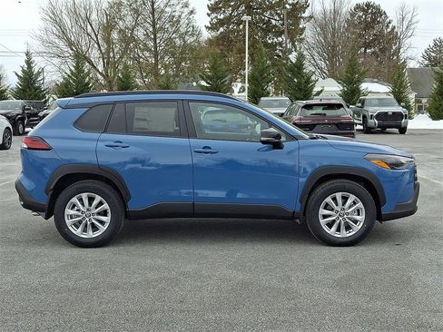 New 2026 Toyota Corolla Cross LE image 5