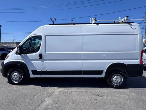 Used 2025 RAM ProMaster 2500 w/ Convenience Group FWD image 4