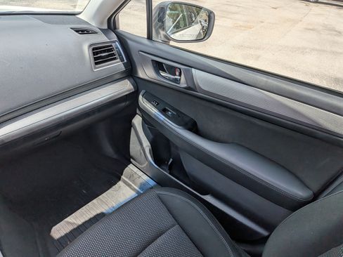 Used 2019 Subaru Outback 2.5i Premium AWD/4WD image 17