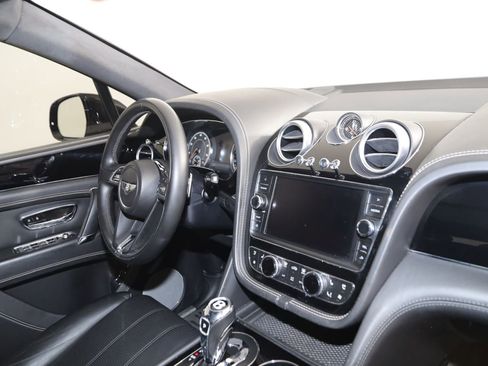 Used 2018 Bentley Bentayga image 56