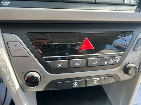 Used 2017 Hyundai Elantra SE FWD image 14