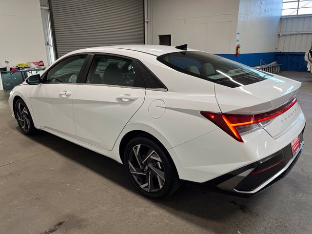 Used 2025 Hyundai Elantra SEL FWD image 5