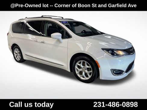 Used 2017 Chrysler Pacifica Touring-L Plus w/ Advanced Safetytec Group FWD image 7