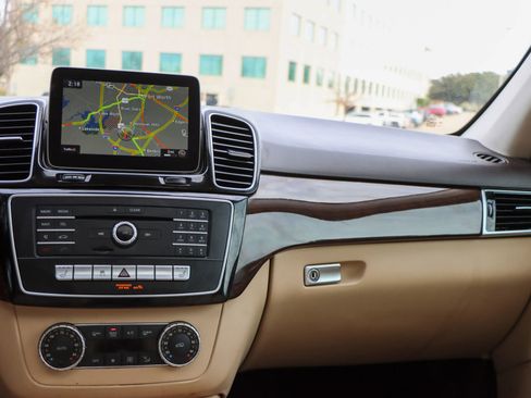 Used 2018 Mercedes-Benz GLE 350 w/ Premium 1 Package image 40