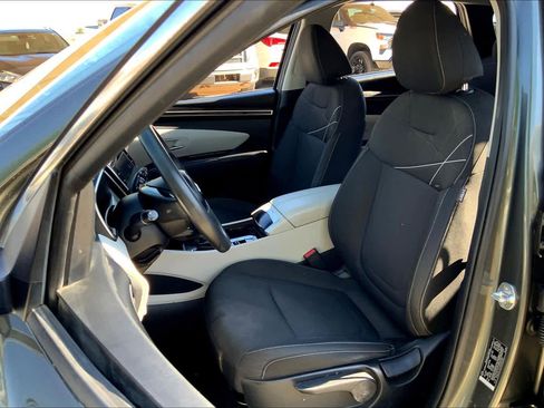 Used 2022 Hyundai Tucson SE image 8