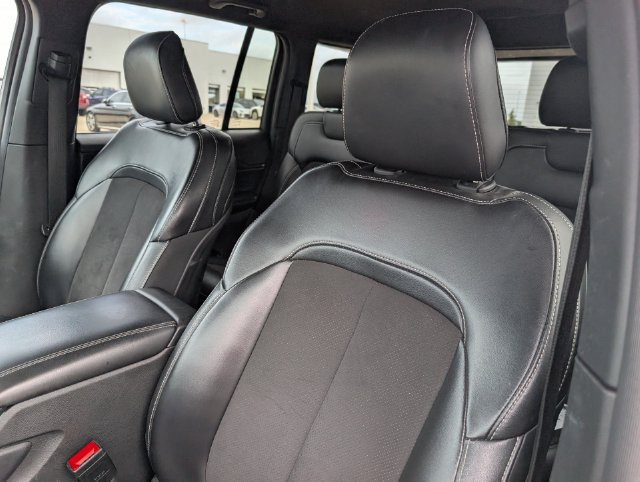 Used 2024 Jeep Grand Cherokee Altitude RWD image 10