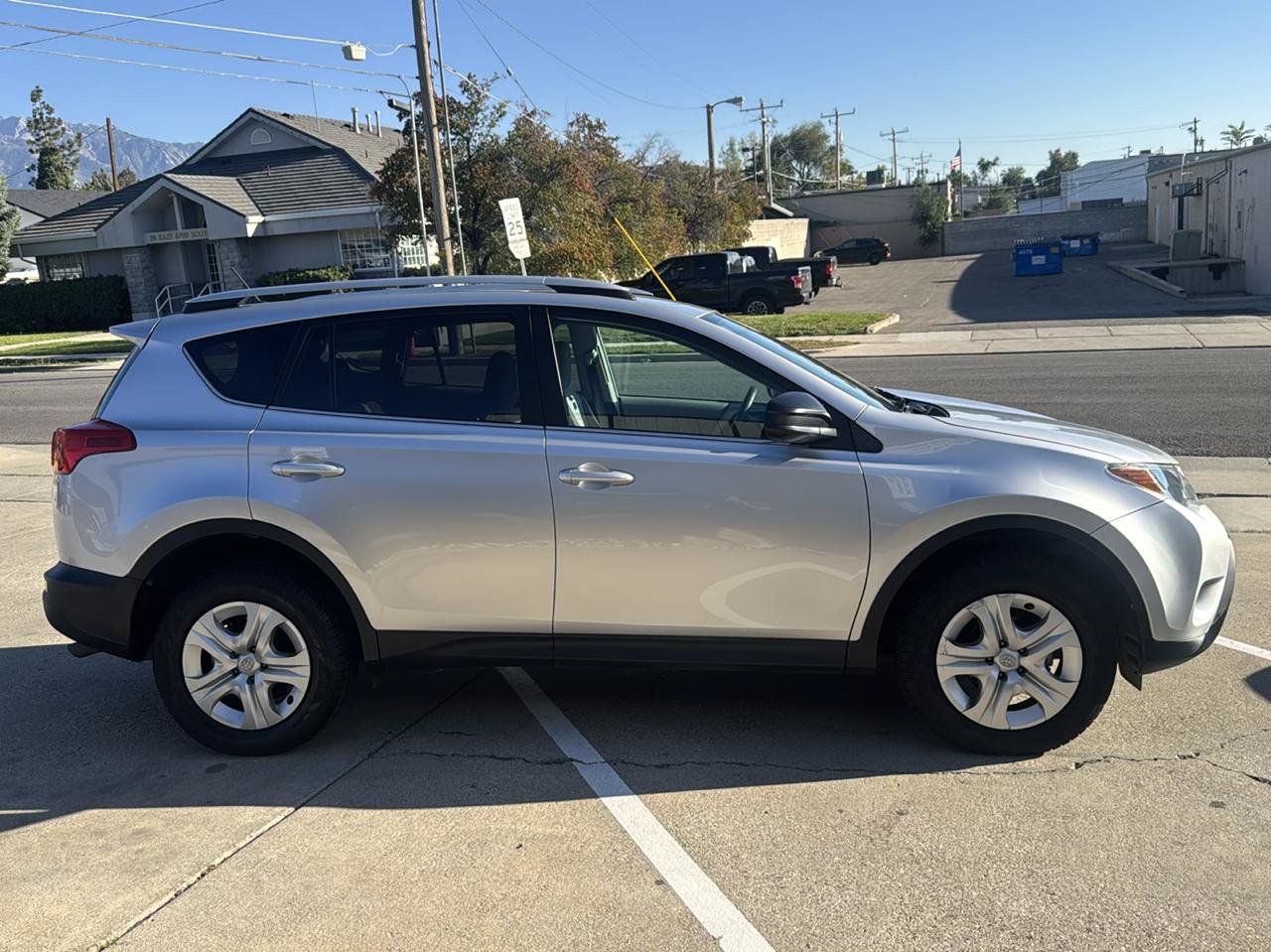 Used 2013 Toyota RAV4 LE AWD/4WD image 4