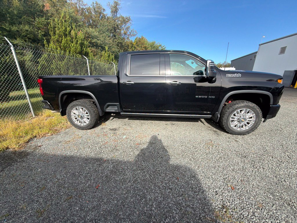 Used 2022 Chevrolet Silverado 2500 High Country w/ Z71 Off-Road Package AWD/4WD image 7
