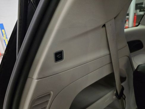 Certified 2024 Chrysler Pacifica Touring-L image 40