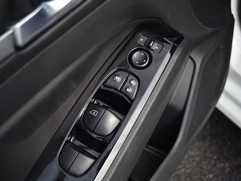 Used 2024 Nissan Altima 2.5 SR image 8