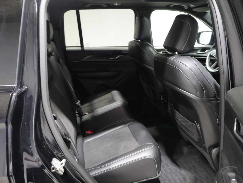 Certified 2023 Jeep Grand Cherokee Altitude AWD/4WD image 19