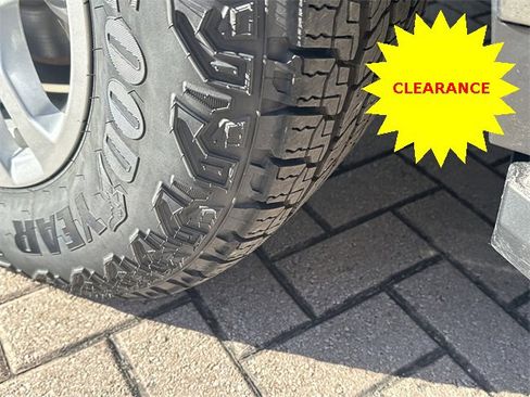 Used 2023 Chevrolet Suburban LT image 29