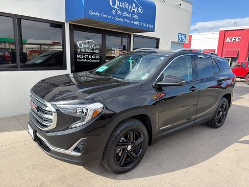 Used 2020 GMC Terrain SLT w/ Preferred Package AWD/4WD image 2