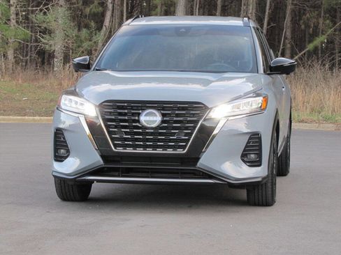 Used 2024 Nissan Kicks SR image 9