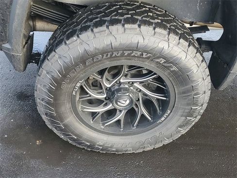 Used 2024 Chevrolet Silverado 2500 Custom w/ Custom Value Package image 5