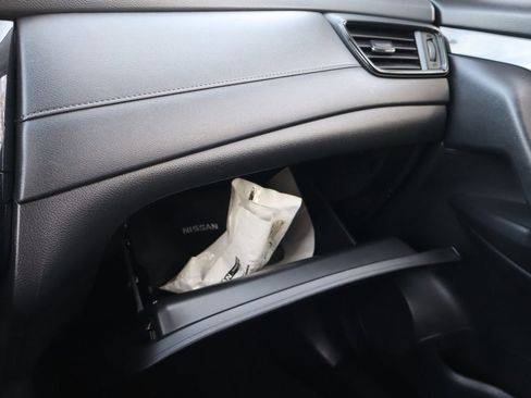 Used 2019 Nissan Rogue SV w/ Premium Package image 36