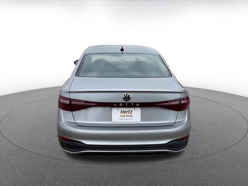Used 2025 Volkswagen Jetta SE image 7
