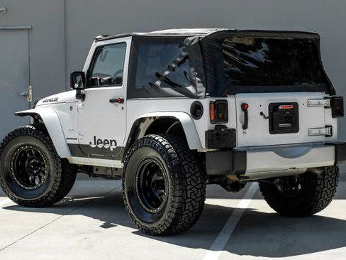 Used 2015 Jeep Wrangler Sahara AWD/4WD image 7