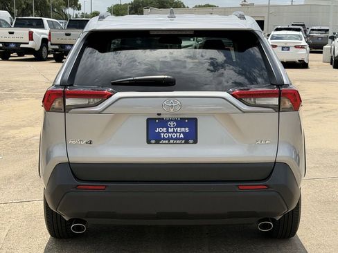 Used 2025 Toyota RAV4 XLE FWD image 8