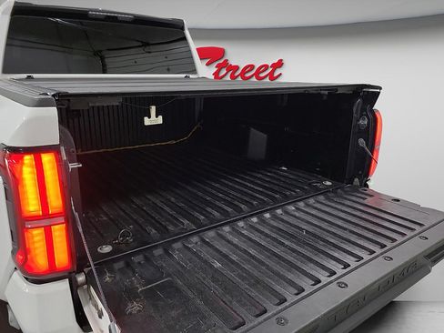 Certified 2024 Toyota Tacoma SR5 AWD/4WD image 7