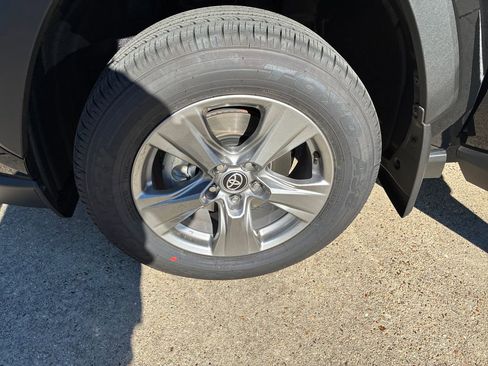 New 2025 Toyota RAV4 XLE image 28