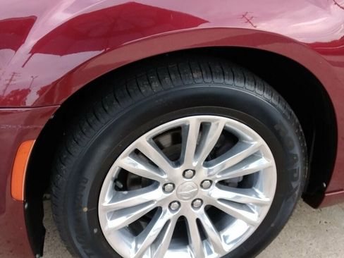 Used 2018 Chrysler 300 Touring w/ Driver Convenience Group RWD image 30